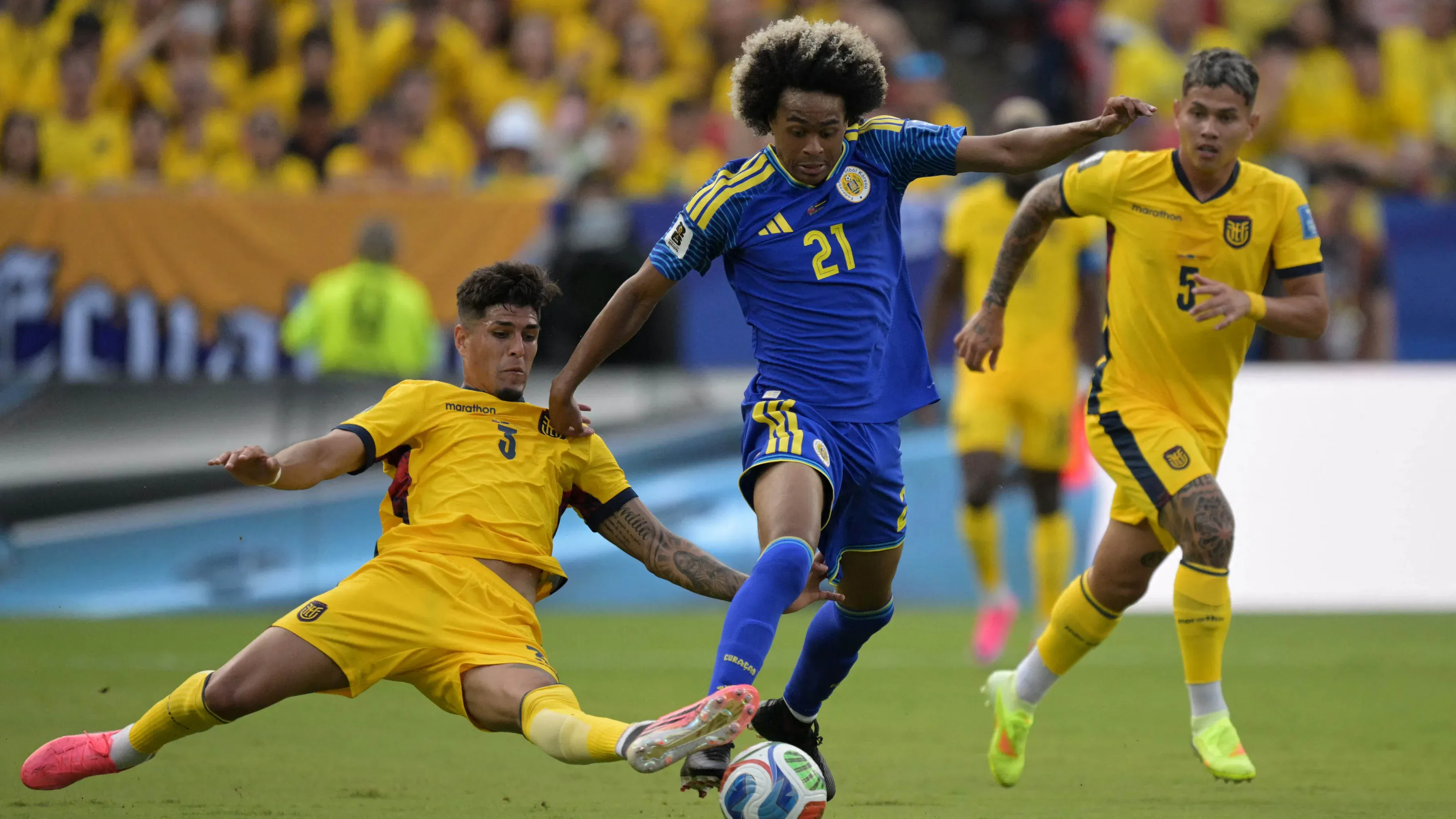 Hard-fought duel at the 2026 World Cup as Ecuador slides in to disrupt Suriname's No.21.